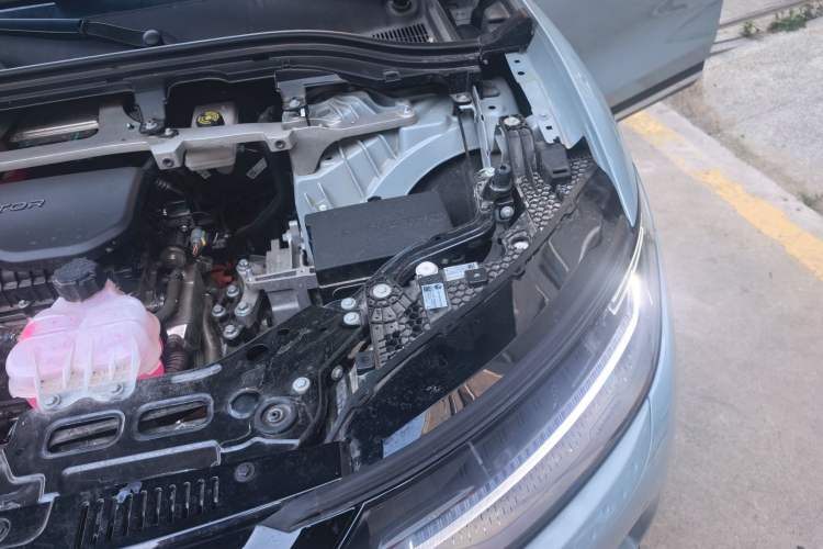 Used Leapmotor C11 2024 Range-Extended 300 Luxury Edition Engine Bay Left