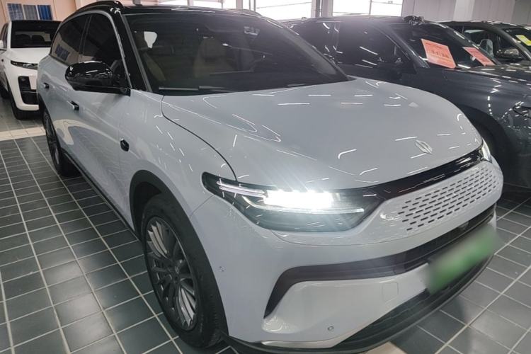 Used Leapmotor C11 2024 Range-Extended 300 Luxury Edition Front Right 45 Deg
