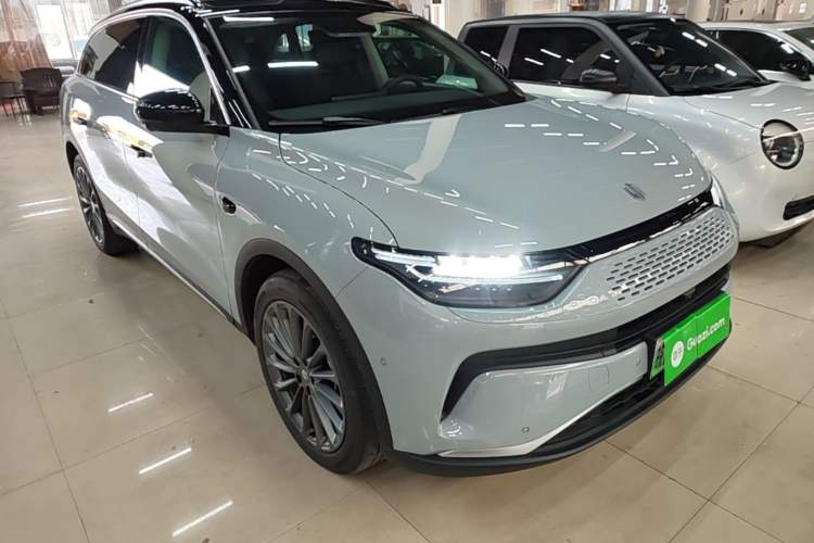 Used Leapmotor C11 2024 Range-Extended 300 Luxury Edition Front Right 45 Deg
