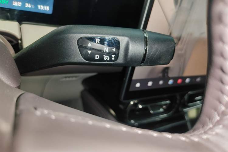 Used Leapmotor C11 2024 All-Electric 580 Luxury Edition Gear Lever