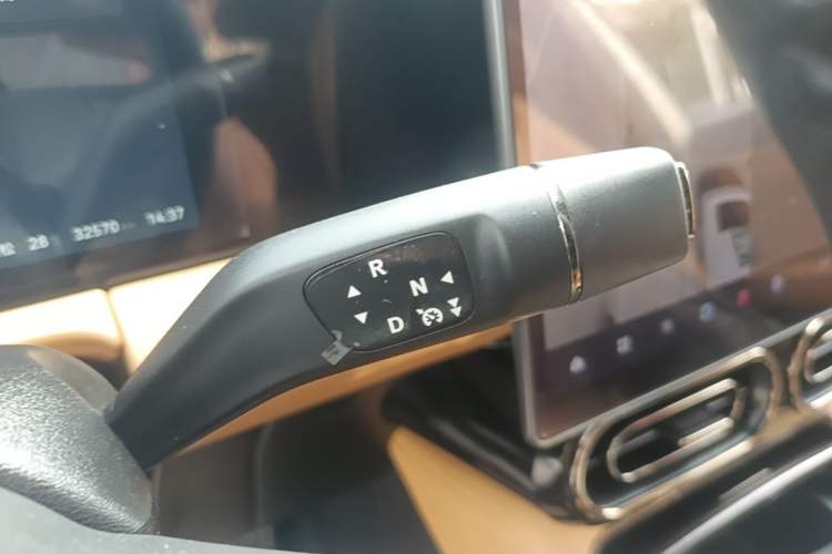 Used Leapmotor C11 2024 Range-Extended 300 Luxury Edition Gear Lever