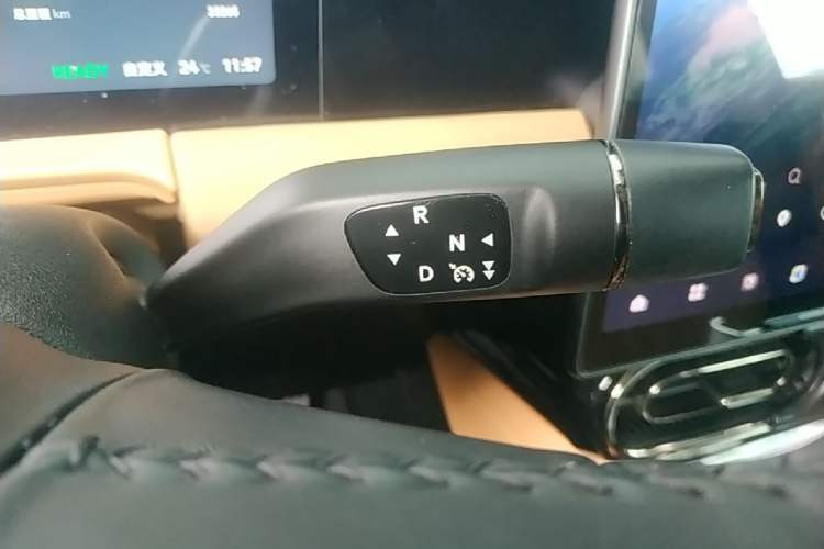 Used Leapmotor C11 2024 All-Electric 580 Luxury Edition Gear Lever