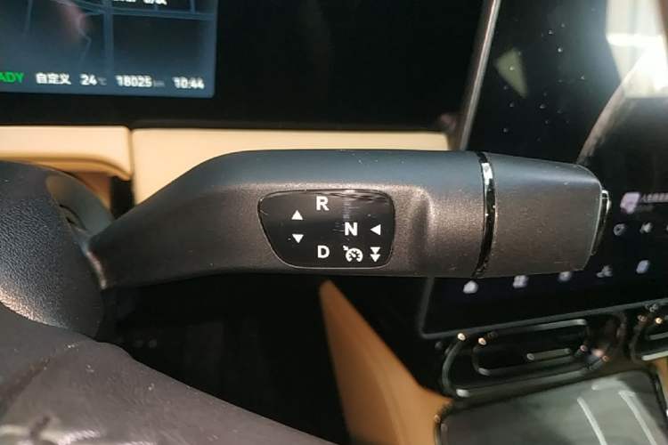 Used Leapmotor C11 2024 Range-Extended 300 Luxury Edition Gear Lever