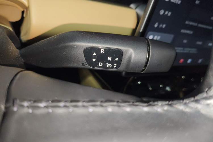 Used Leapmotor C11 2024 All-Electric 580 Luxury Edition Gear Lever