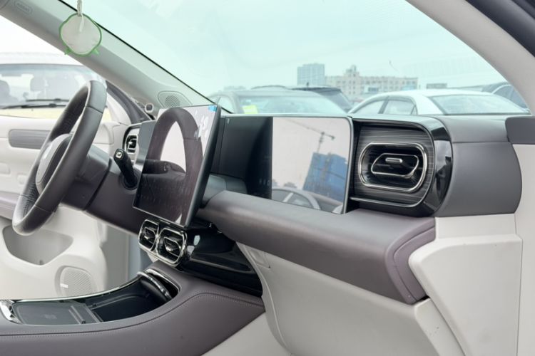 Used Leapmotor C11 2024 All-Electric 580 Luxury Edition Interior 4