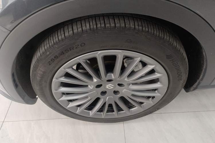 Used Leapmotor C11 2024 All-Electric 580 Luxury Edition Left Front Wheel Hub