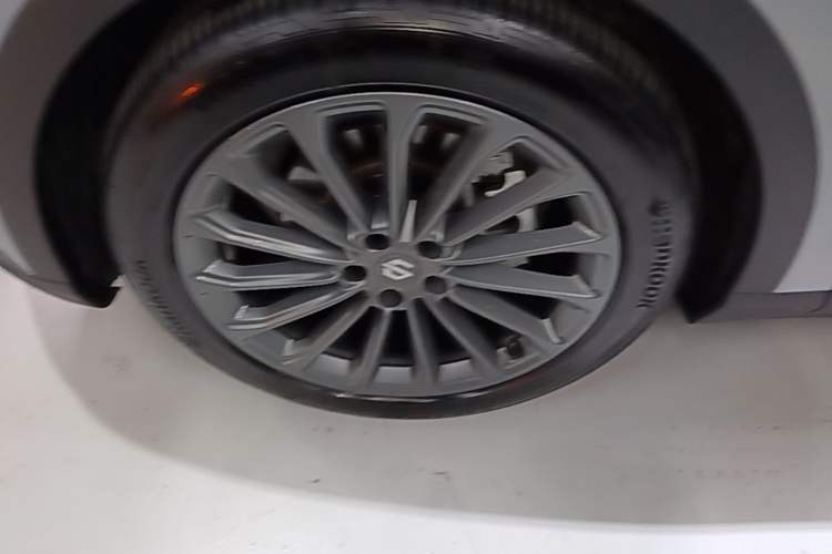 Used Leapmotor C11 2024 All-Electric 580 Luxury Edition Left Front Wheel Hub