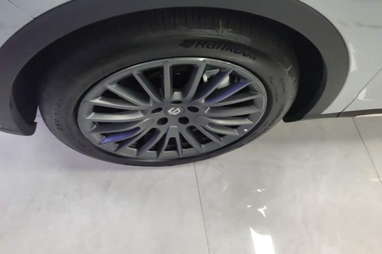 Used Leapmotor C11 2024 All-Electric 580 Luxury Edition Left Front Wheel Hub