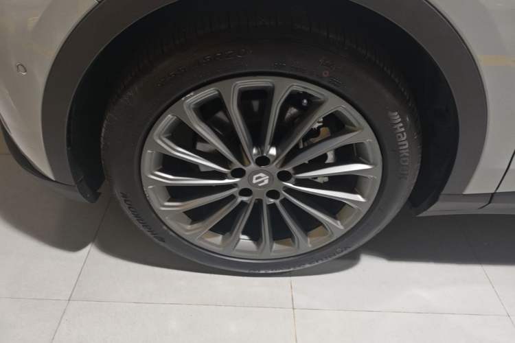Used Leapmotor C11 2024 All-Electric 580 Luxury Edition Left Front Wheel Hub