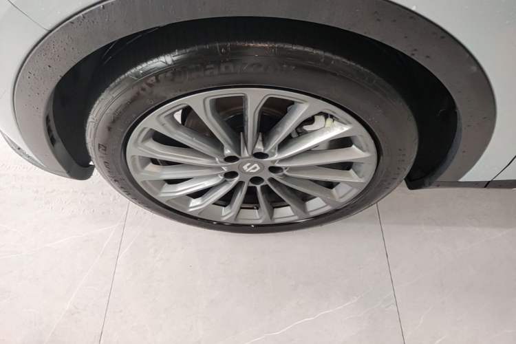 Used Leapmotor C11 2024 All-Electric 580 Luxury Edition Left Front Wheel Hub