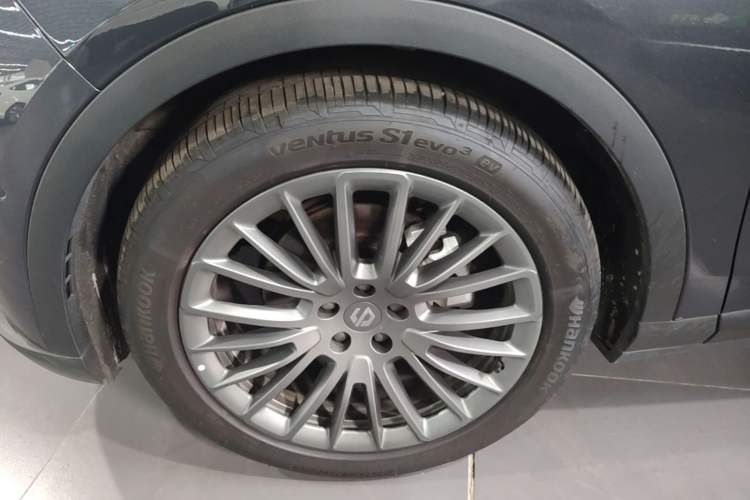 Used Leapmotor C11 2024 All-Electric 580 Luxury Edition Left Front Wheel Hub