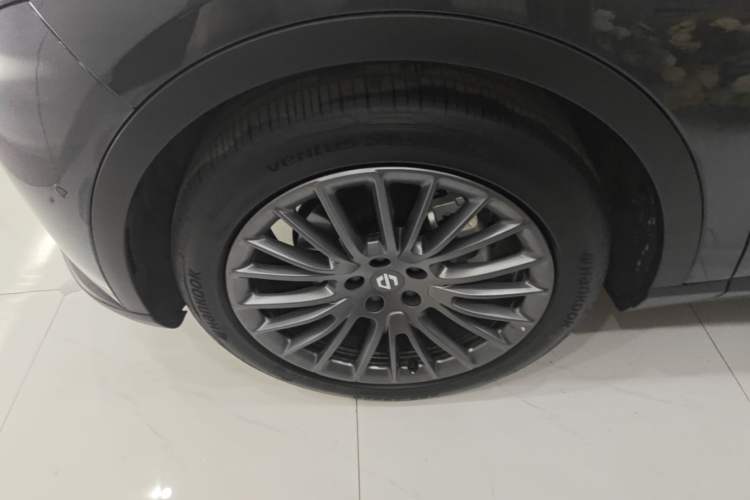 Used Leapmotor C11 2024 All-Electric 580 Luxury Edition Left Front Wheel Hub