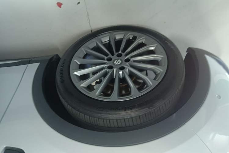 Used Leapmotor C11 2024 All-Electric 580 Luxury Edition Left Front Wheel Hub