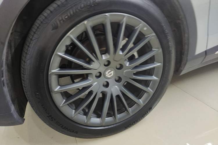 Used Leapmotor C11 2024 All-Electric 580 Luxury Edition Left Front Wheel Hub