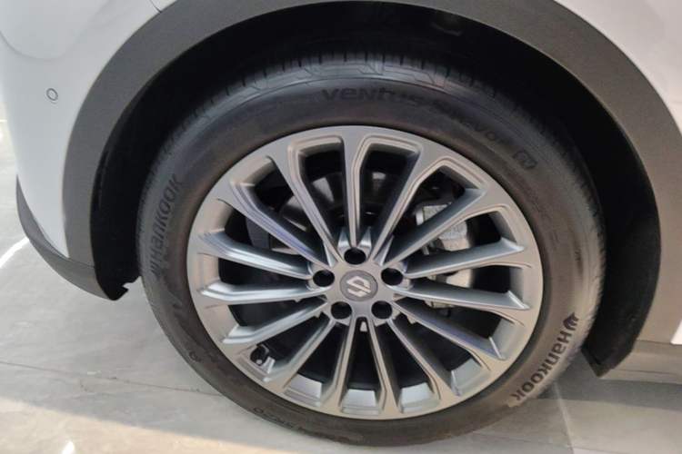 Used Leapmotor C11 2024 All-Electric 580 Luxury Edition Left Front Wheel Hub