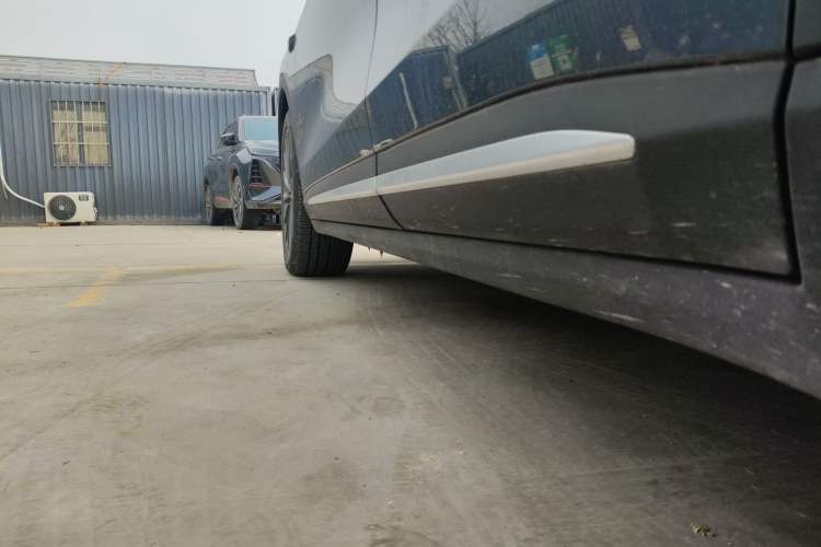 Used Leapmotor C11 2024 All-Electric 580 Luxury Edition Left Side Sill