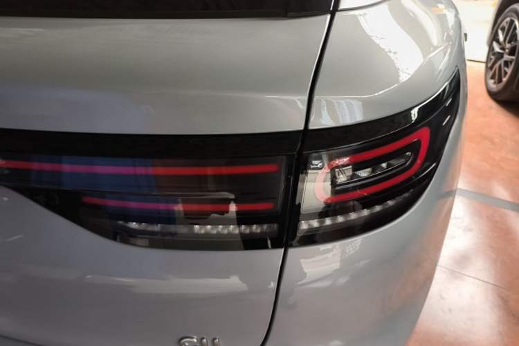 Used Leapmotor C11 2024 All-Electric 580 Luxury Edition Right Rear Taillight
