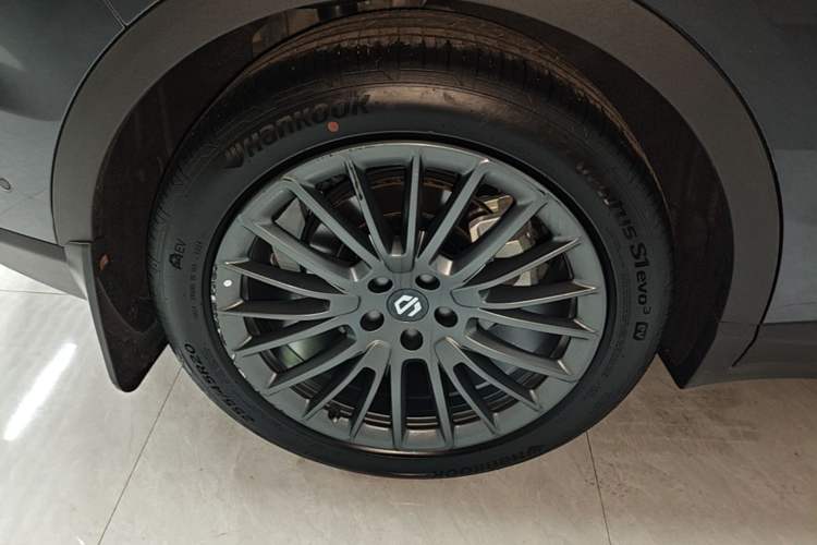 Used Leapmotor C11 2024 All-Electric 580 Luxury Edition Right Rear Wheel Hub