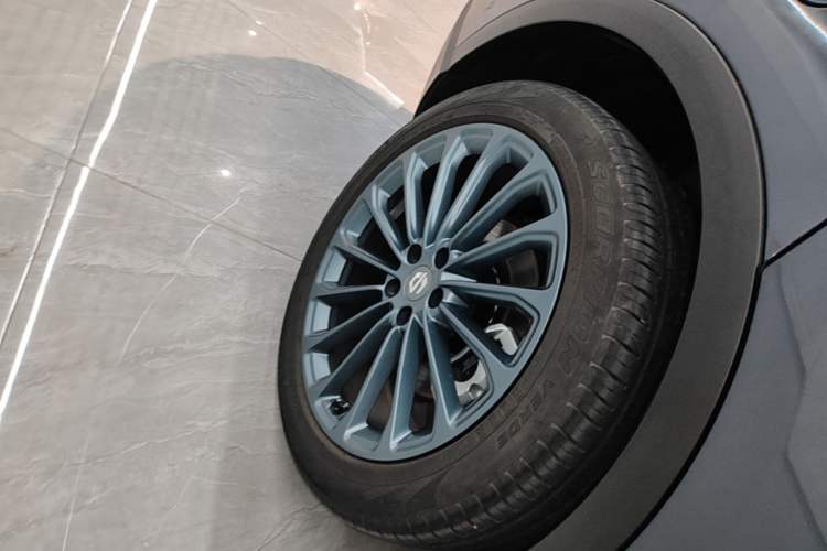 Used Leapmotor C11 2024 All-Electric 580 Luxury Edition Right Rear Wheel Hub