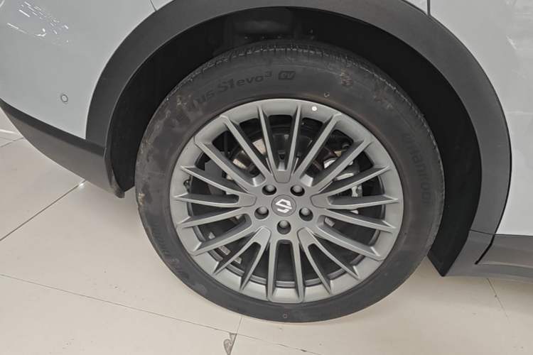 Used Leapmotor C11 2024 All-Electric 580 Luxury Edition Right Rear Wheel Hub