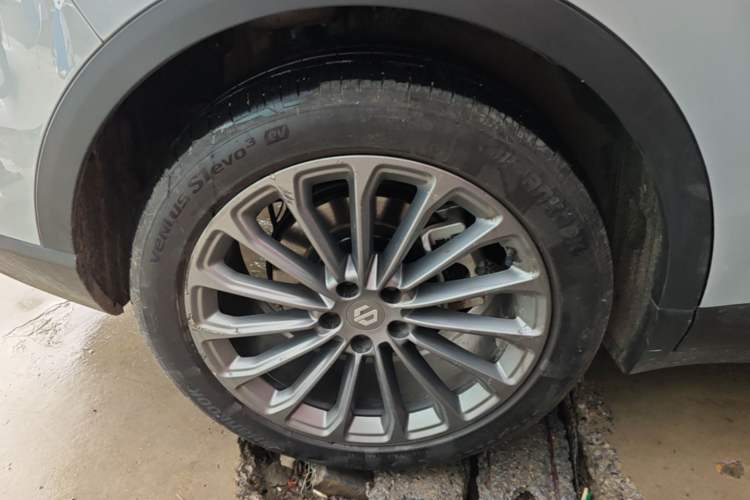 Used Leapmotor C11 2024 All-Electric 580 Luxury Edition Right Rear Wheel Hub