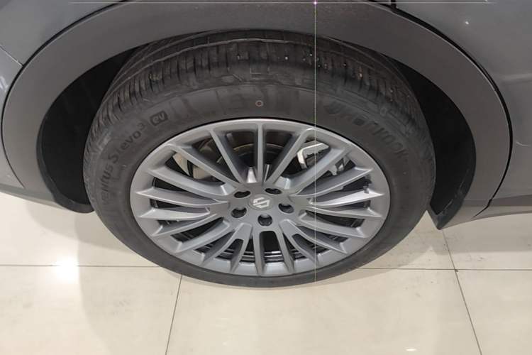 Used Leapmotor C11 2024 All-Electric 580 Luxury Edition Right Rear Wheel Hub