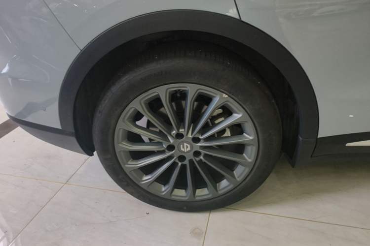 Used Leapmotor C11 2024 All-Electric 580 Luxury Edition Right Rear Wheel Hub