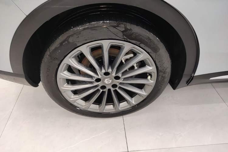 Used Leapmotor C11 2024 All-Electric 580 Luxury Edition Right Rear Wheel Hub