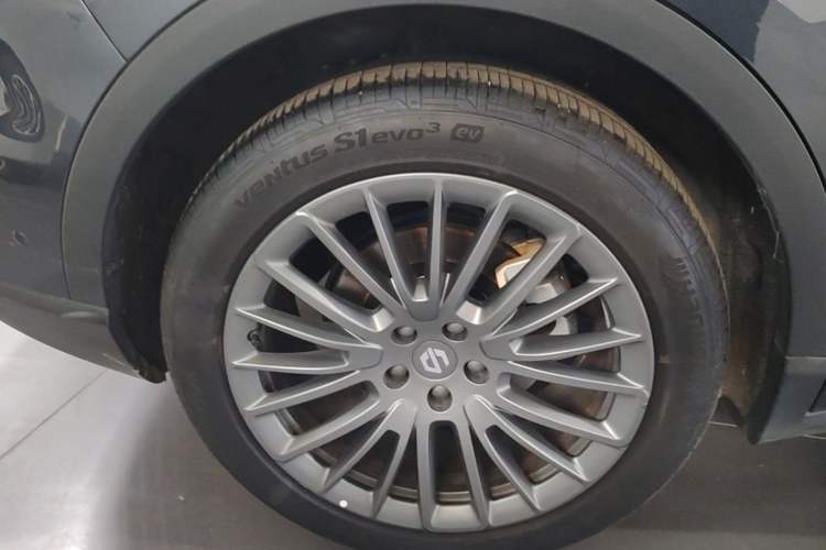 Used Leapmotor C11 2024 All-Electric 580 Luxury Edition Right Rear Wheel Hub