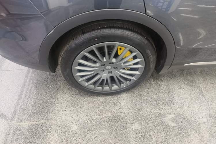 Used Leapmotor C11 2024 All-Electric 580 Luxury Edition Right Rear Wheel Hub