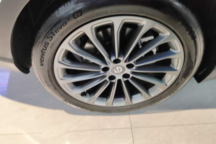 Used Leapmotor C11 2024 All-Electric 580 Luxury Edition Right Rear Wheel Hub