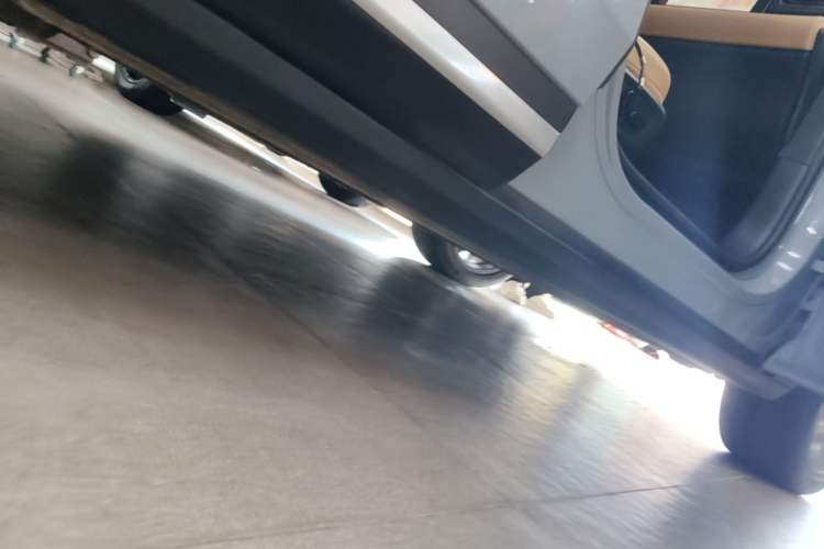 Used Leapmotor C11 2024 Range-Extended 300 Luxury Edition Right Side Sill