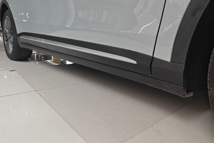 Used Leapmotor C11 2024 All-Electric 580 Luxury Edition Right Side Sill