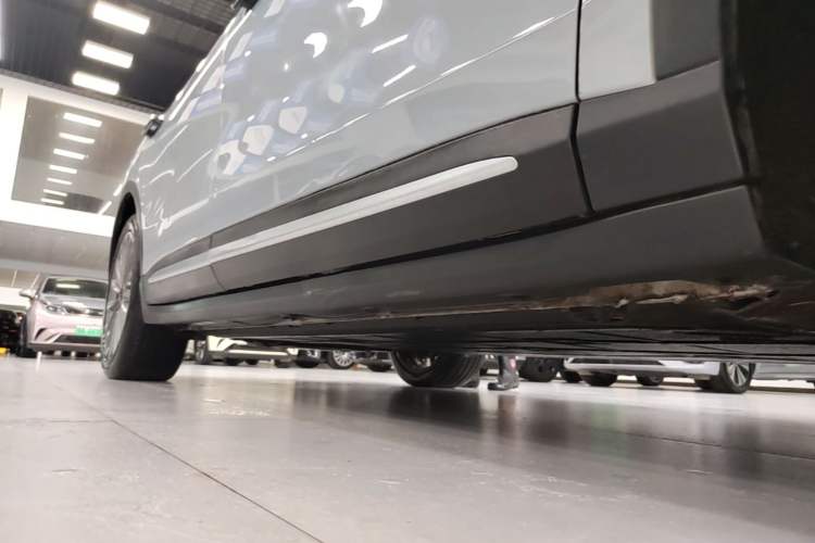 Used Leapmotor C11 2024 All-Electric 580 Luxury Edition Right Side Sill