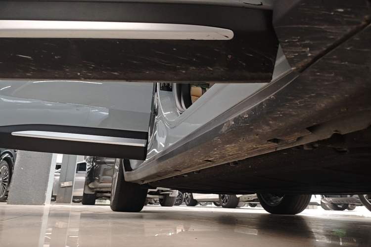 Used Leapmotor C11 2024 All-Electric 580 Luxury Edition Right Side Sill