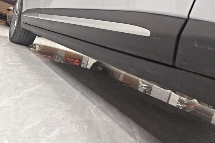 Used Leapmotor C11 2024 All-Electric 580 Luxury Edition Right Side Sill