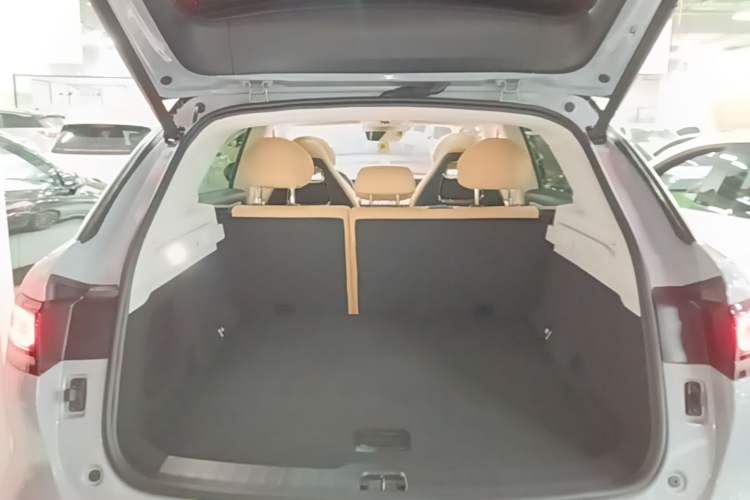Used Leapmotor C11 2024 All-Electric 580 Luxury Edition Trunk