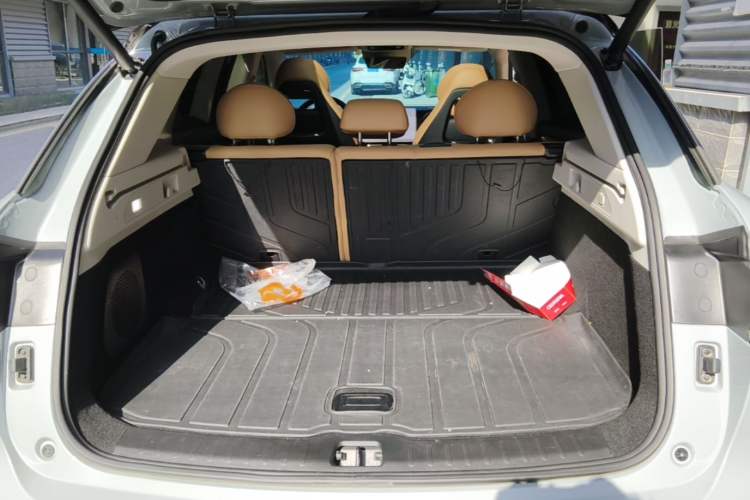 Used Leapmotor C11 2024 All-Electric 580 Luxury Edition Trunk