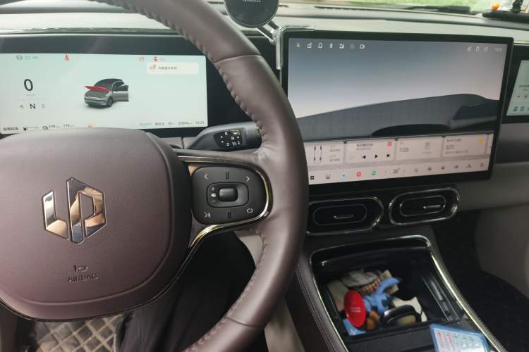 Used Leapmotor C11 2024 Range-Extended 300 Luxury Edition Audio And AC Panel