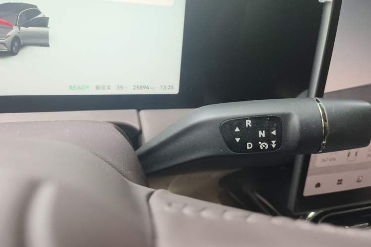 Used Leapmotor C11 2024 Range-Extended 300 Luxury Edition Gear Lever