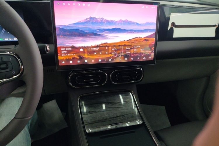 Used Leapmotor C11 2024 Range-Extended 300 Luxury Edition Audio And AC Panel