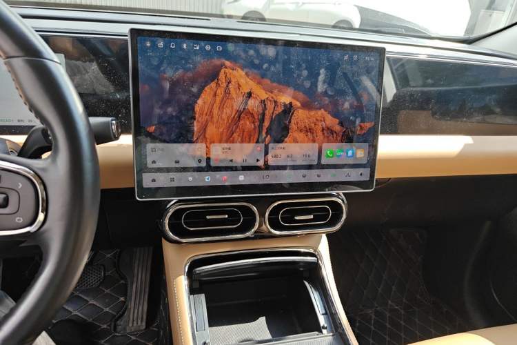 Used Leapmotor C11 2024 Range-Extended 300 LiDAR Edition Audio And AC Panel