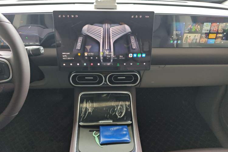 Used Leapmotor C11 2024 Range-Extended 200 Smart Enjoyment Edition Audio And AC Panel
