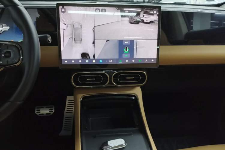 Used Leapmotor C11 2024 All-Electric 580 Luxury Edition Audio And AC Panel