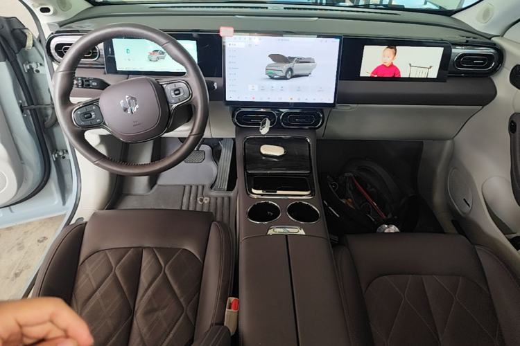 Used Leapmotor C11 2024 Range-Extended 300 LiDAR Edition Center Console