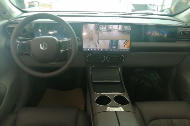 Used Leapmotor C11 2024 All-Electric 580 Luxury Edition Center Console