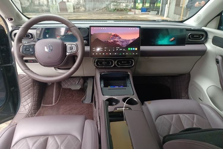 Used Leapmotor C11 2024 All-Electric 580 Luxury Edition Center Console