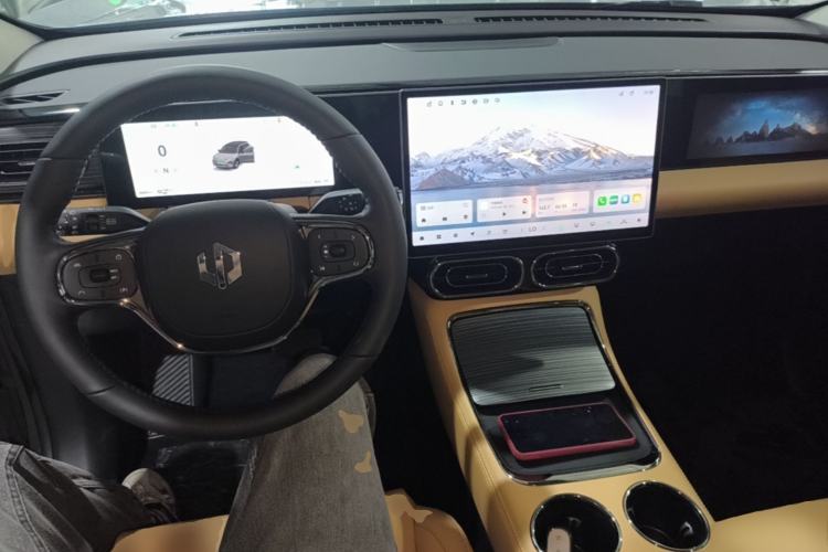Used Leapmotor C11 2024 All-Electric 580 Luxury Edition Center Console