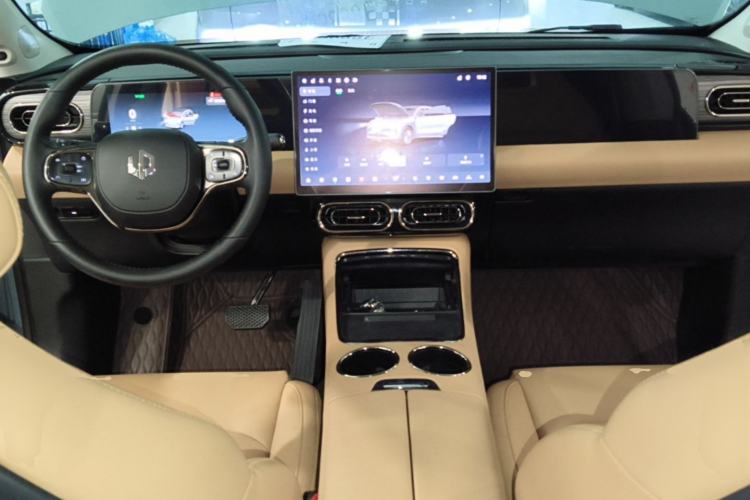 Used Leapmotor C11 2024 All-Electric 580 Luxury Edition Center Console