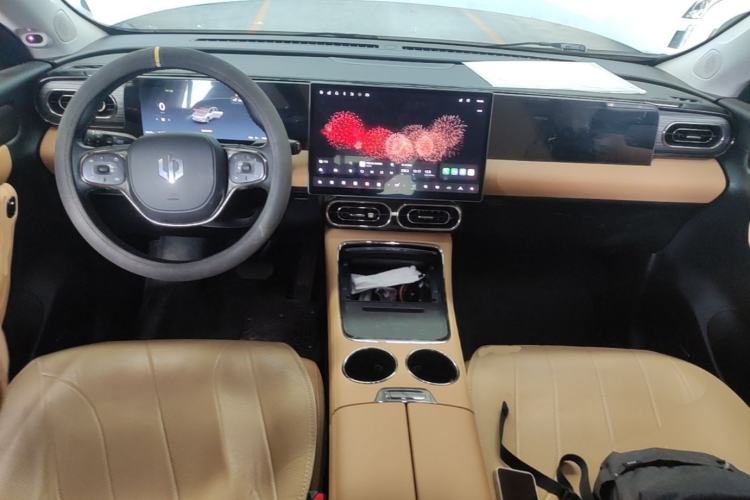 Used Leapmotor C11 2024 All-Electric 580 Luxury Edition Center Console